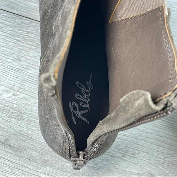 π
Ίrebels Taupe Suede Ankle Boots - Picture 7 of 8